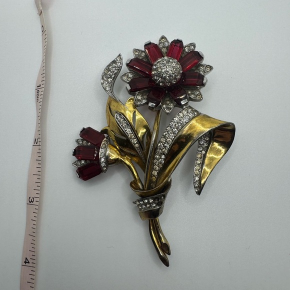 Vintage Flower Brooch - Picture 5 of 5